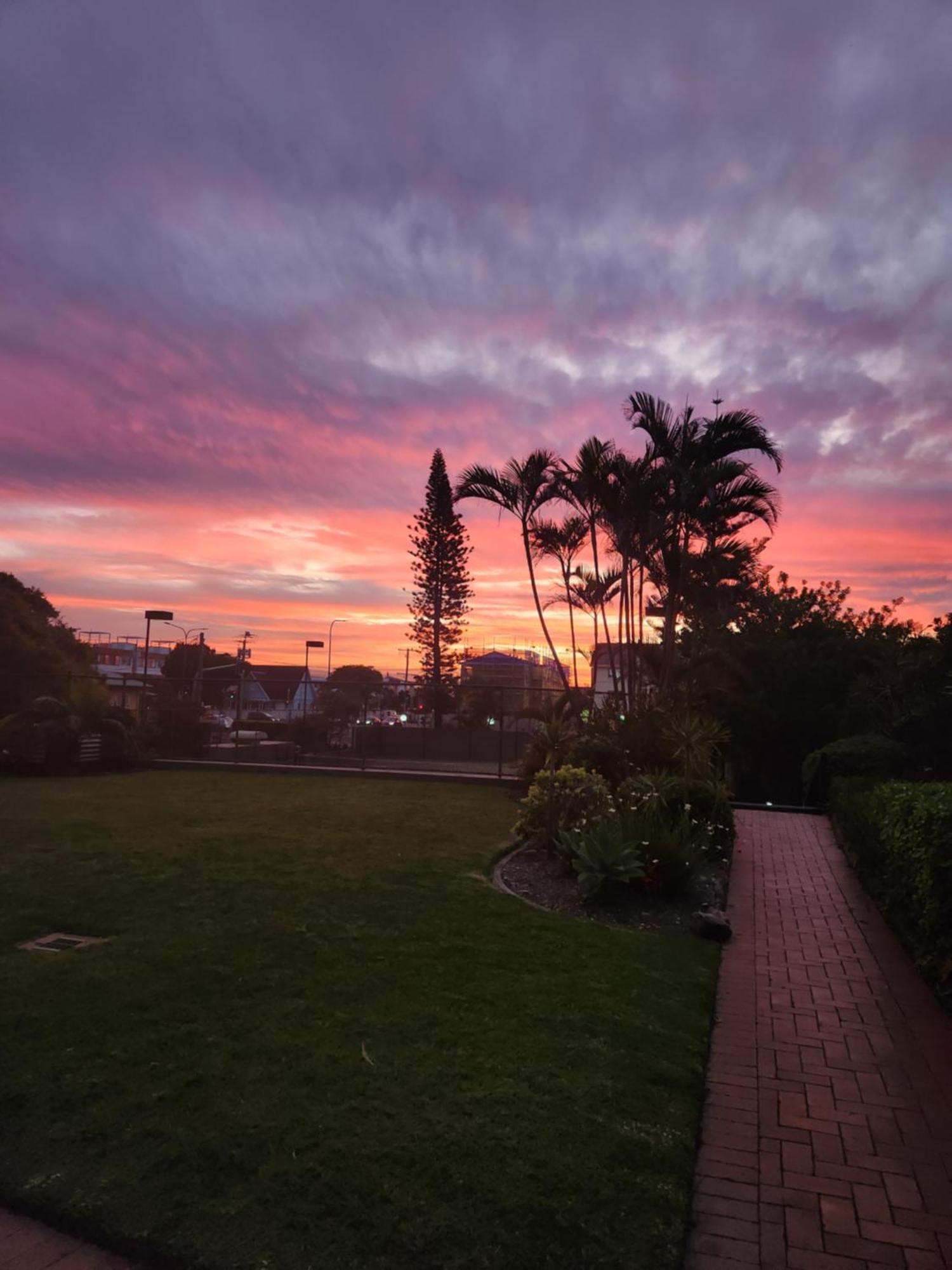 Burleigh Surf Apartments Gold Coast Bagian luar foto